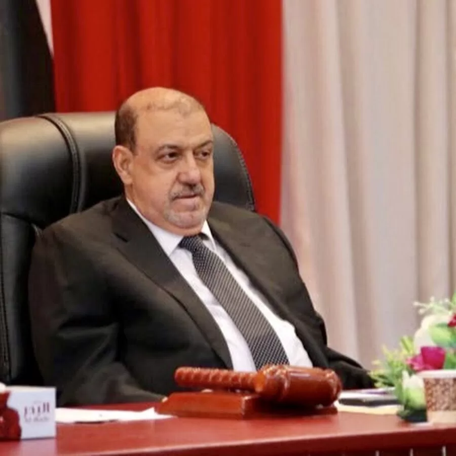 رئيس مجلس النواب اليمني في عدن سلطان البركاني غاضب